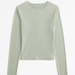 Abercrombie Soft Matte Seamless Long-Sleeve Cropped Crew Top in Green - Size S